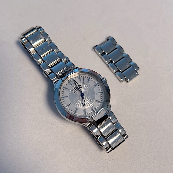 Citizen Accessories - Citizens classic watch for women